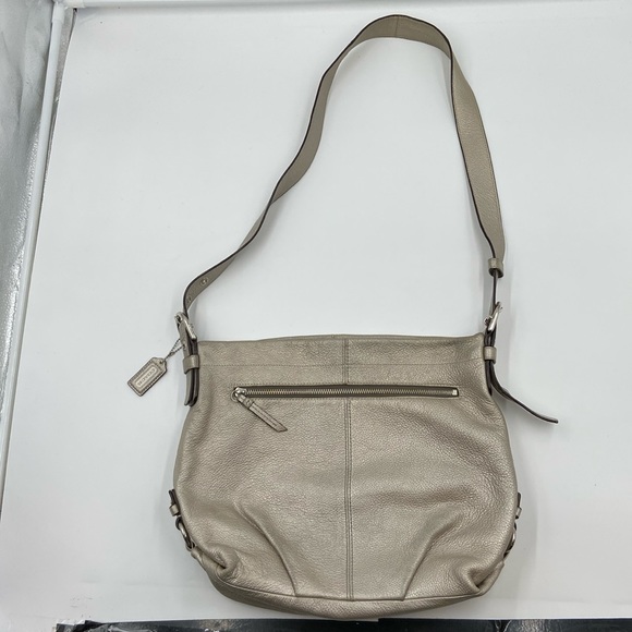 Coach shoulder/converts to cross body bag, silver pebbled leather hobo style - Picture 4 of 10